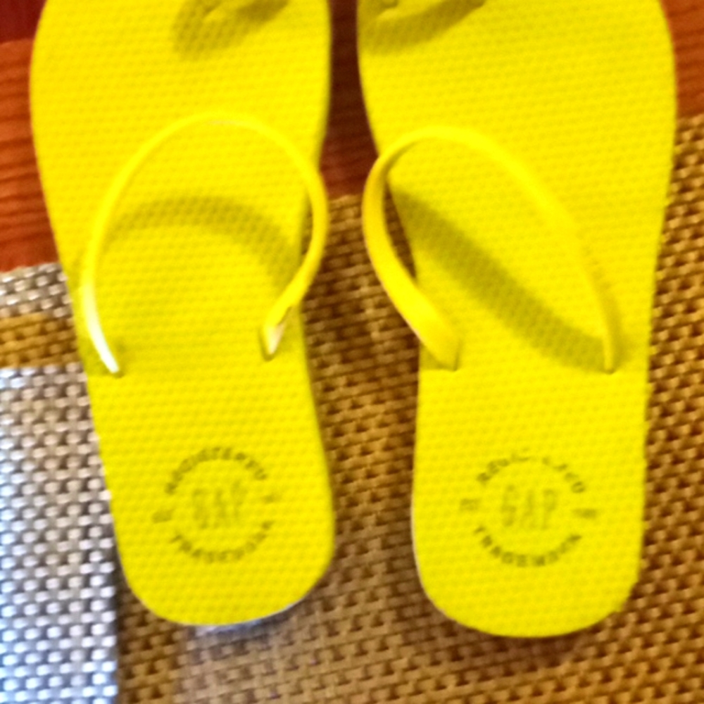 Gap green  flip flops
